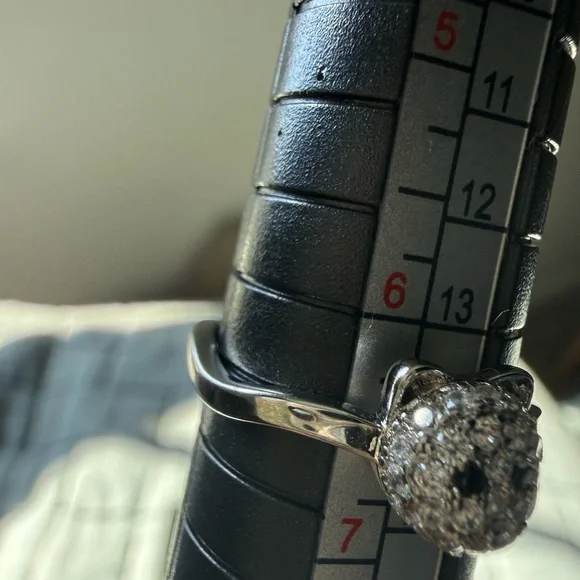 NEW! Pretty Bird Jewelry Cat Face Pavé Crystal Ring in white gold plating - Picture 10 of 13